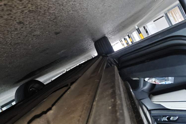 Used Lynk & Co 05 2020 2.0TD Two-Wheel Drive Shine Halo Left Side Sill