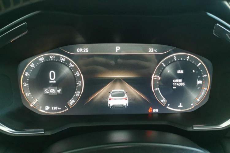 Used Lynk & Co 05 2020 2.0TD Two-Wheel Drive Shine Halo Odometer Close Up