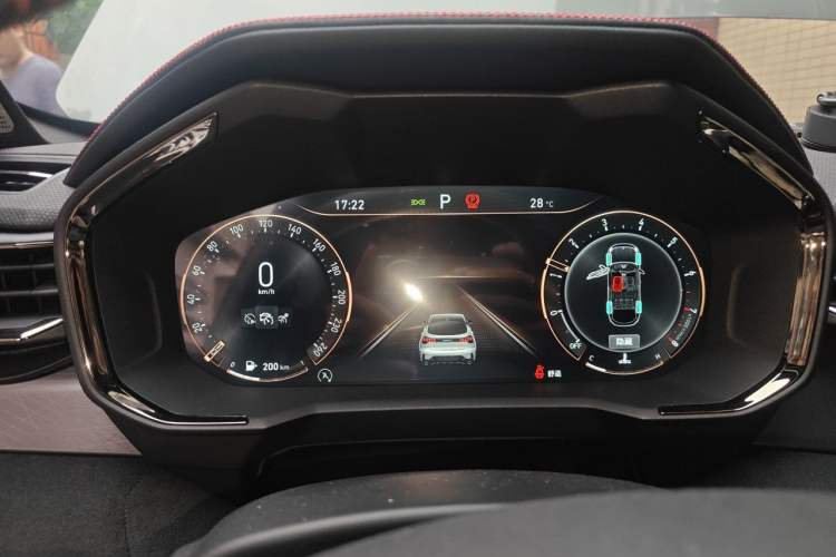 Used Lynk & Co 05 2020 2.0TD Four-Wheel Drive HypeHalo Odometer Close Up