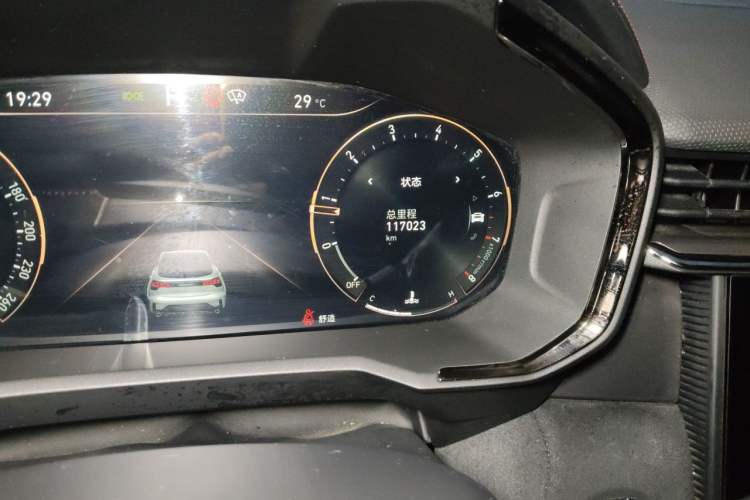 Used Lynk & Co 05 2020 2.0TD Four-Wheel Drive HypeHalo Odometer Close Up