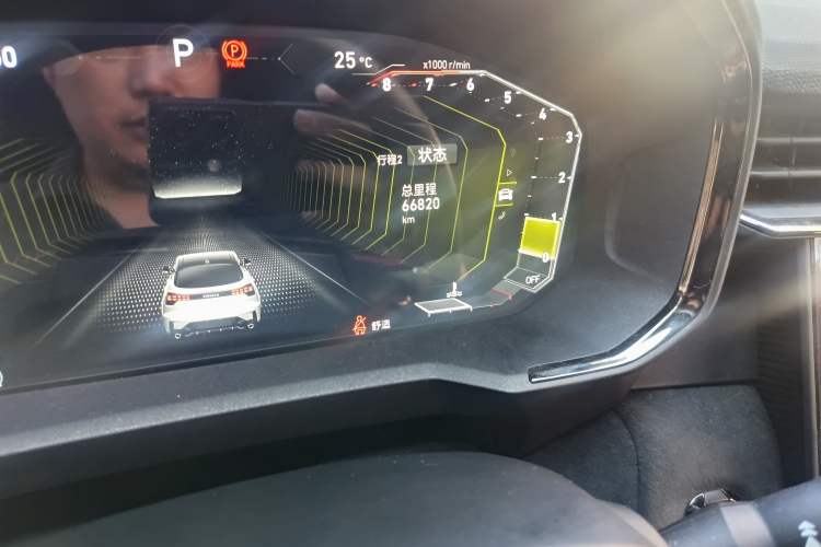 Used Lynk & Co 05 2020 2.0TD Four-Wheel Drive HypeHalo Odometer Close Up