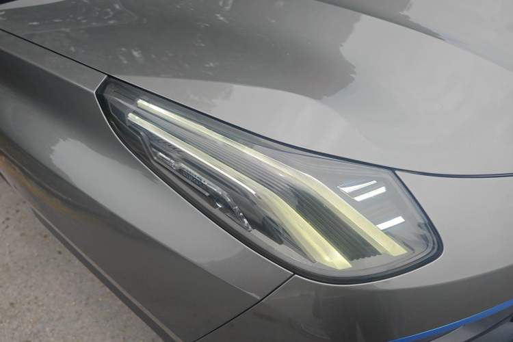 Used Lynk & Co 05 2020 2.0TD Two-Wheel Drive Shine Halo Right Front Headlight