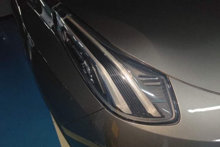 Used Lynk & Co 05 2020 2.0TD Two-Wheel Drive Zhaoyang Plus Right Front Headlight