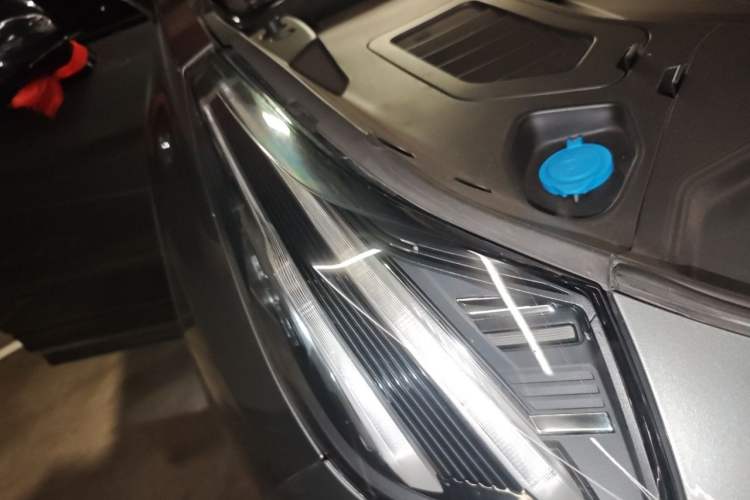 Used Lynk & Co 05 2020 2.0TD Four-Wheel Drive HypeHalo Right Front Headlight