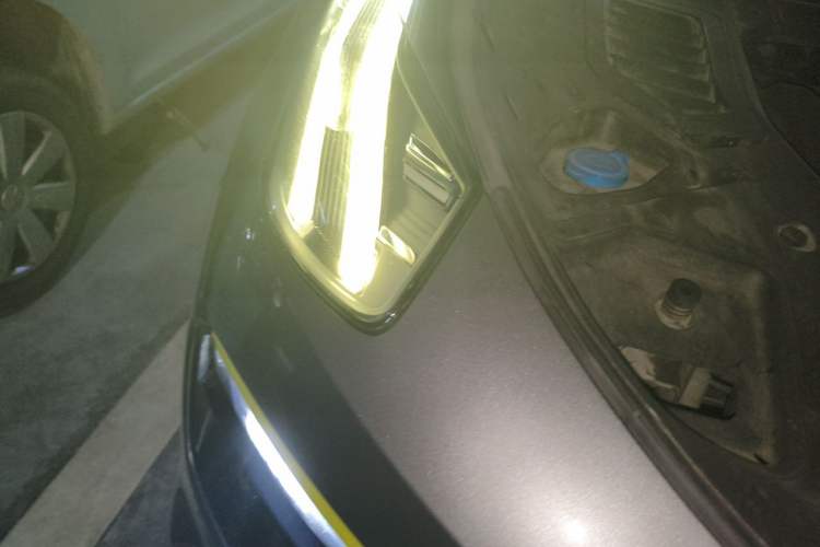 Used Lynk & Co 05 2020 2.0TD Two-Wheel Drive Shine Halo Right Front Headlight