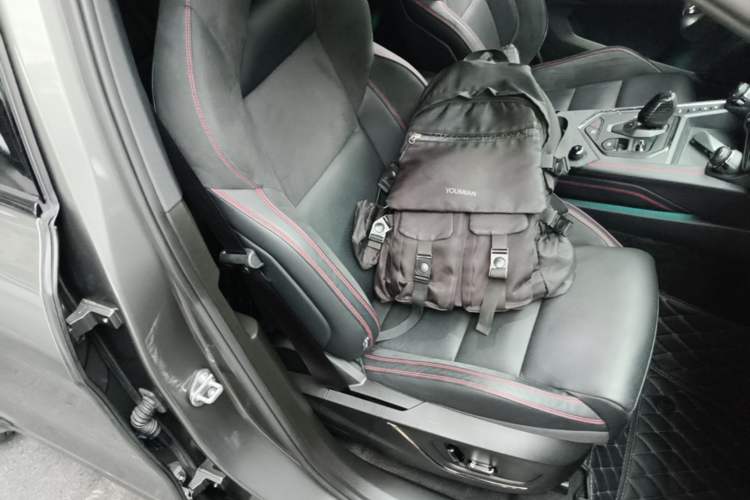 Used Lynk & Co 05 2020 2.0TD Four-Wheel Drive HypeHalo Right Front Seat