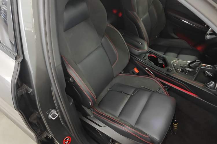 Used Lynk & Co 05 2020 2.0TD Four-Wheel Drive HypeHalo Right Front Seat