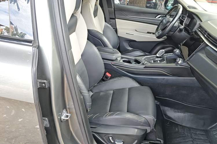 Used Lynk & Co 05 2020 2.0TD Two-Wheel Drive Shine Halo Right Front Seat
