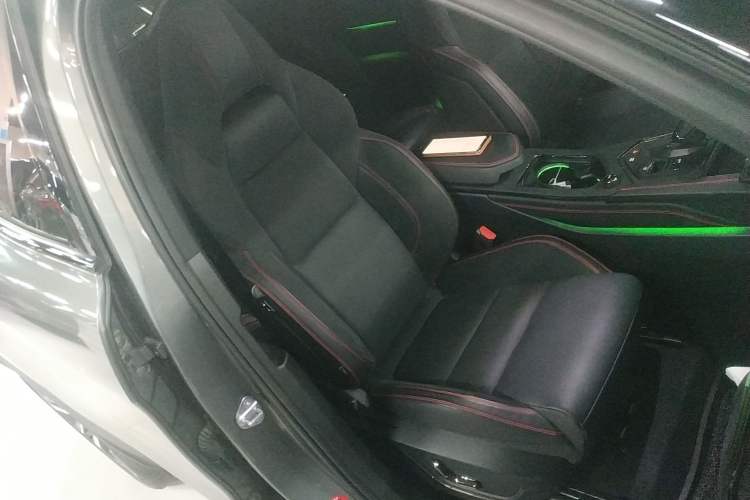 Used Lynk & Co 05 2020 2.0TD Four-Wheel Drive HypeHalo Right Front Seat