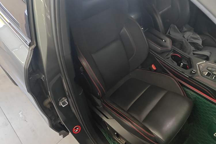 Used Lynk & Co 05 2020 2.0TD Four-Wheel Drive HypeHalo Right Front Seat