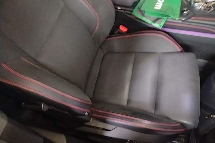 Used Lynk & Co 05 2020 2.0TD Four-Wheel Drive HypeHalo Right Front Seat
