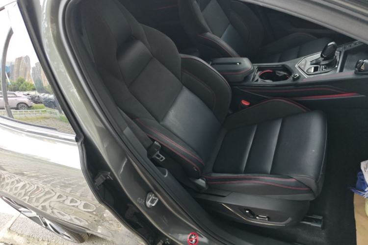 Used Lynk & Co 05 2020 2.0TD Four-Wheel Drive HypeHalo Right Front Seat