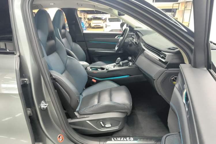 Used Lynk & Co 05 2020 2.0TD Two-Wheel Drive Shine Halo Right Front Seat