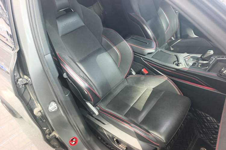 Used Lynk & Co 05 2020 2.0TD Four-Wheel Drive HypeHalo Right Front Seat