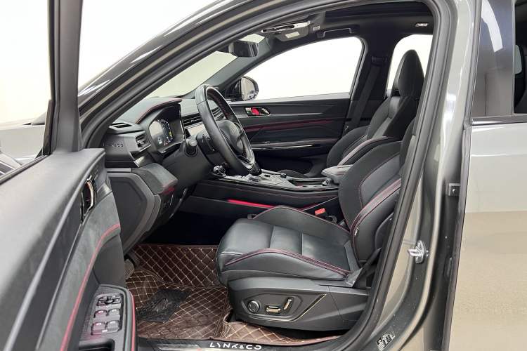 Used Lynk & Co 05 2020 2.0TD Four-Wheel Drive HypeHalo Right Front Seat
