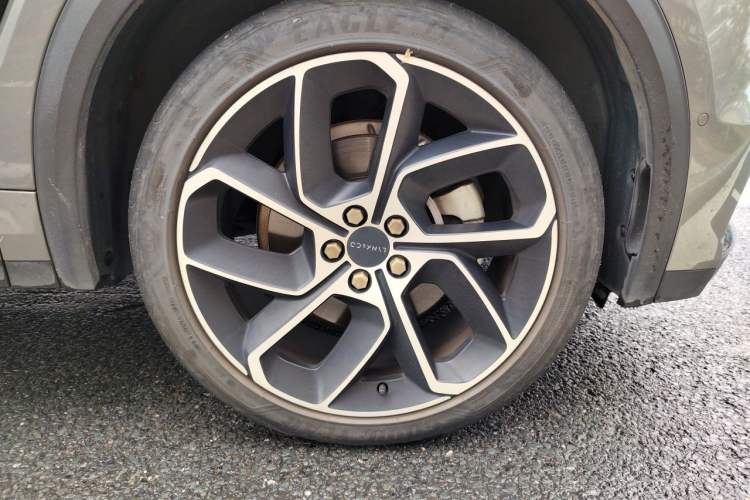 Used Lynk & Co 05 2020 2.0TD Two-Wheel Drive Shine Halo Right Front Wheel Hub
