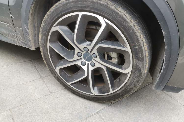 Used Lynk & Co 05 2020 2.0TD Two-Wheel Drive Shine Halo Right Front Wheel Hub