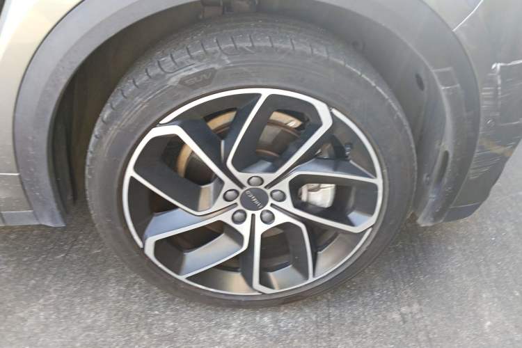 Used Lynk & Co 05 2020 2.0TD Two-Wheel Drive Shine Halo Right Front Wheel Hub