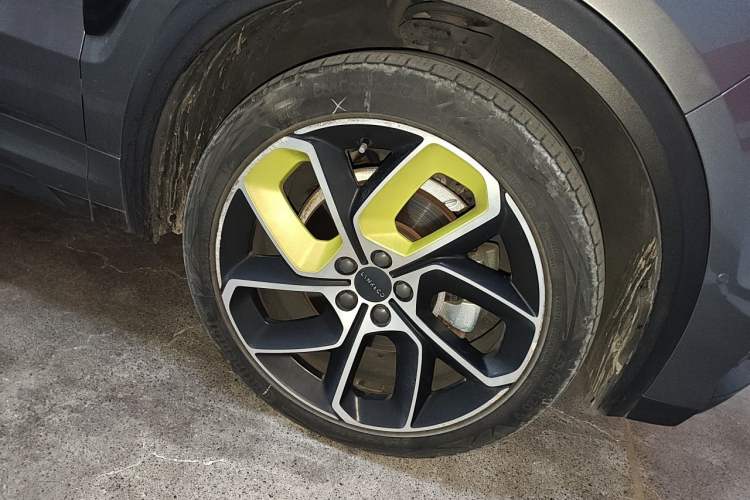 Used Lynk & Co 05 2020 2.0TD Two-Wheel Drive Shine Halo Right Front Wheel Hub