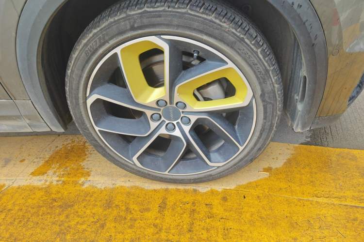 Used Lynk & Co 05 2020 2.0TD Two-Wheel Drive Shine Halo Right Front Wheel Hub