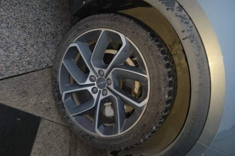 Used Lynk & Co 05 2020 2.0TD Two-Wheel Drive Shine Halo Right Front Wheel Hub