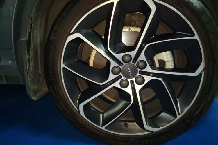 Used Lynk & Co 05 2020 2.0TD Two-Wheel Drive Shine Halo Right Front Wheel Hub