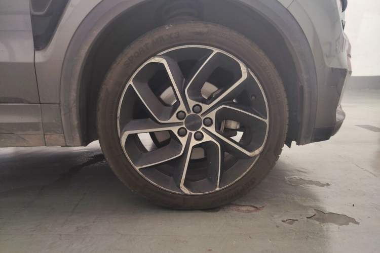 Used Lynk & Co 05 2020 2.0TD Two-Wheel Drive Shine Halo Right Front Wheel Hub