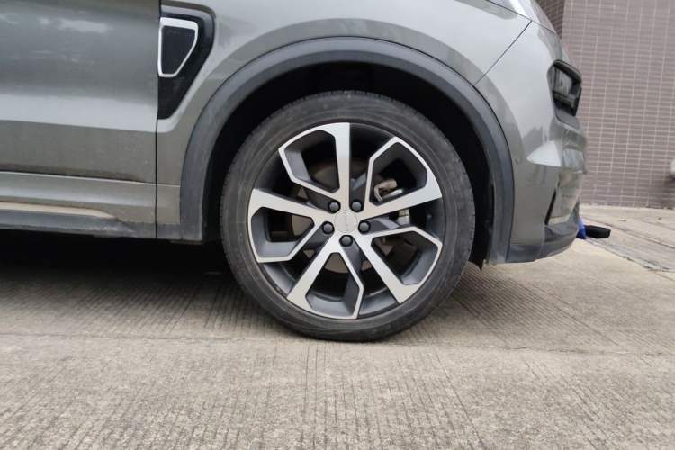 Used Lynk & Co 05 2020 2.0TD Four-Wheel Drive HypeHalo Right Front Wheel Hub