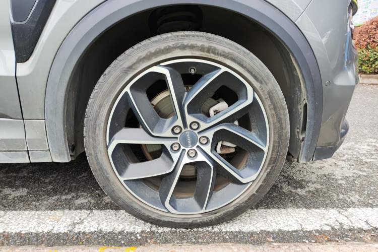 Used Lynk & Co 05 2020 2.0TD Two-Wheel Drive Shine Halo Right Front Wheel Hub