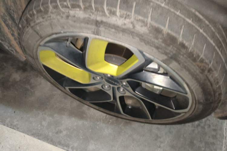 Used Lynk & Co 05 2020 2.0TD Two-Wheel Drive Shine Halo Right Front Wheel Hub