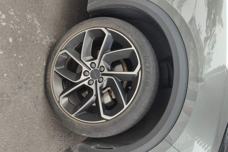 Used Lynk & Co 05 2020 2.0TD Two-Wheel Drive Shine Halo Right Front Wheel Hub