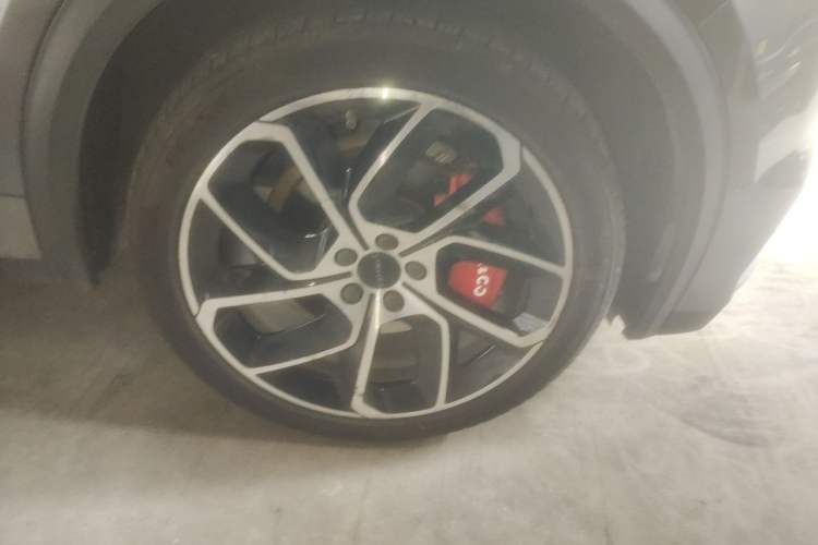 Used Lynk & Co 05 2020 2.0TD Two-Wheel Drive Shine Halo Right Front Wheel Hub