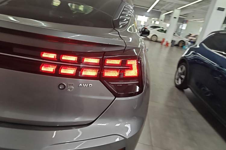 Used Lynk & Co 05 2020 2.0TD Four-Wheel Drive HypeHalo Right Rear Taillight