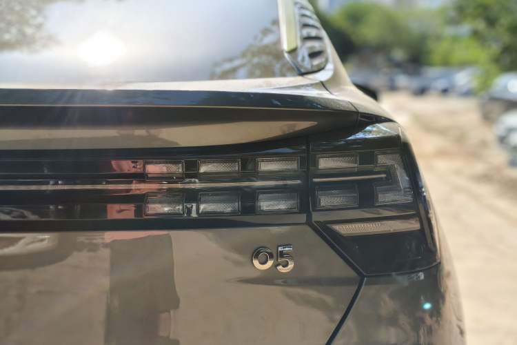 Used Lynk & Co 05 2020 2.0TD Two-Wheel Drive Shine Halo Right Rear Taillight
