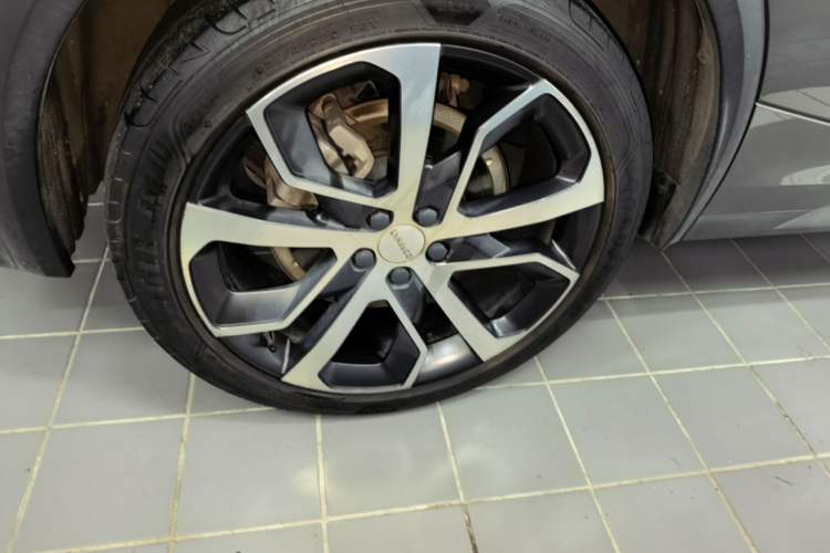 Used Lynk & Co 05 2020 2.0TD Four-Wheel Drive HypeHalo Right Rear Wheel Hub