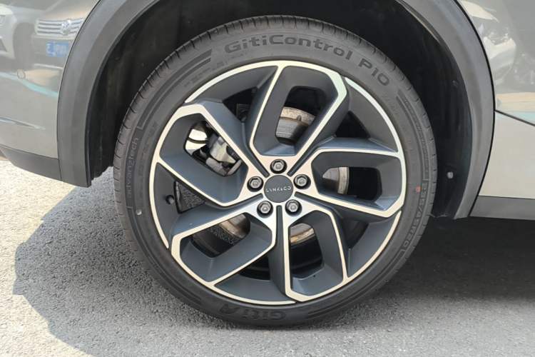 Used Lynk & Co 05 2020 2.0TD Two-Wheel Drive Shine Halo Right Rear Wheel Hub