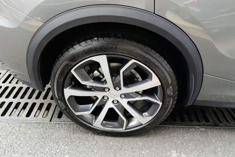 Used Lynk & Co 05 2020 2.0TD Four-Wheel Drive HypeHalo Right Rear Wheel Hub