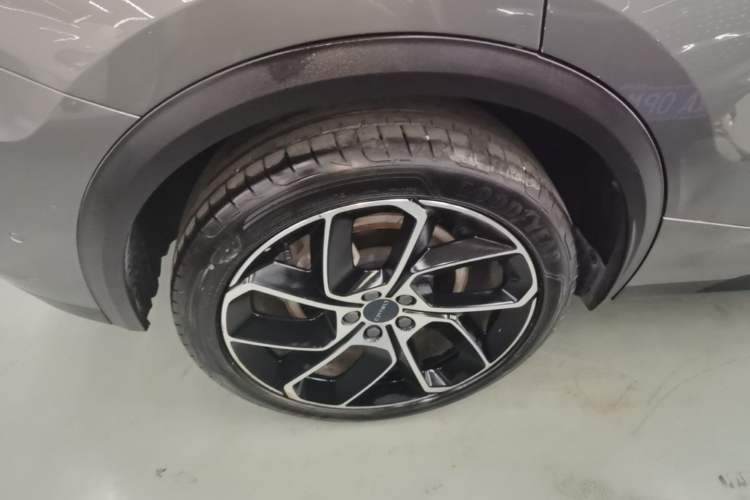 Used Lynk & Co 05 2020 2.0TD Two-Wheel Drive Shine Halo Right Rear Wheel Hub