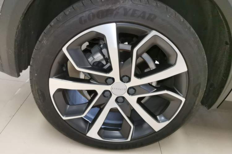 Used Lynk & Co 05 2020 2.0TD Four-Wheel Drive HypeHalo Right Rear Wheel Hub