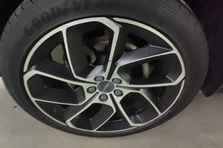 Used Lynk & Co 05 2020 2.0TD Two-Wheel Drive Shine Halo Right Rear Wheel Hub