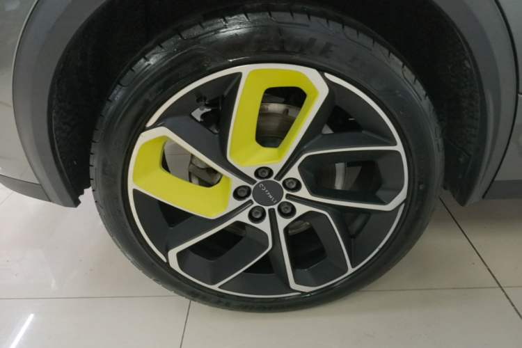 Used Lynk & Co 05 2020 2.0TD Two-Wheel Drive Shine Halo Right Rear Wheel Hub