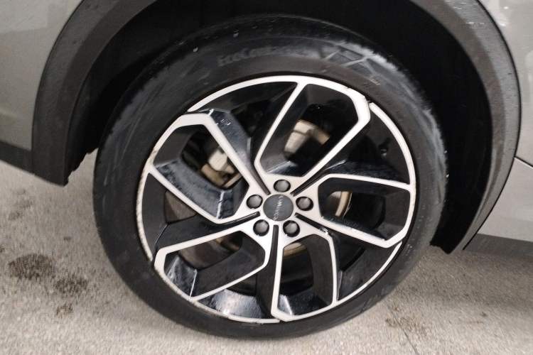 Used Lynk & Co 05 2020 2.0TD Two-Wheel Drive Shine Halo Right Rear Wheel Hub
