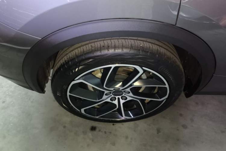 Used Lynk & Co 05 2020 2.0TD Two-Wheel Drive Shine Halo Right Rear Wheel Hub
