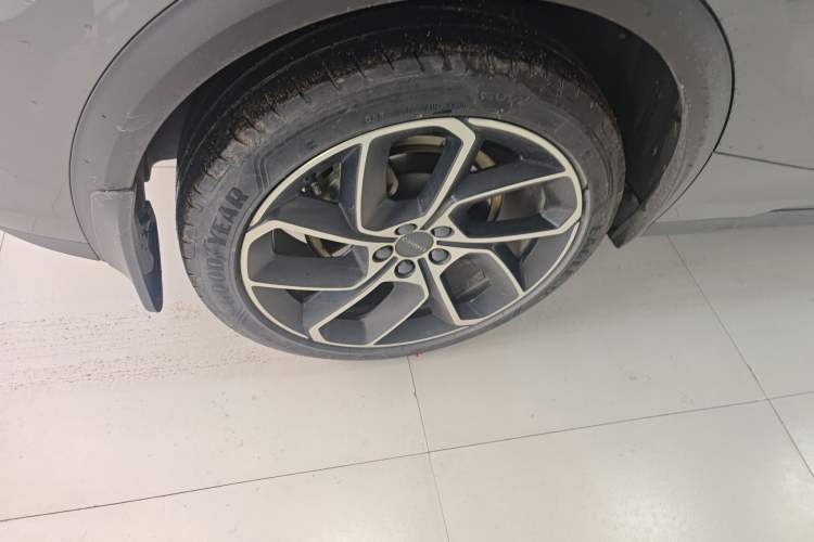 Used Lynk & Co 05 2020 2.0TD Two-Wheel Drive Shine Halo Right Rear Wheel Hub