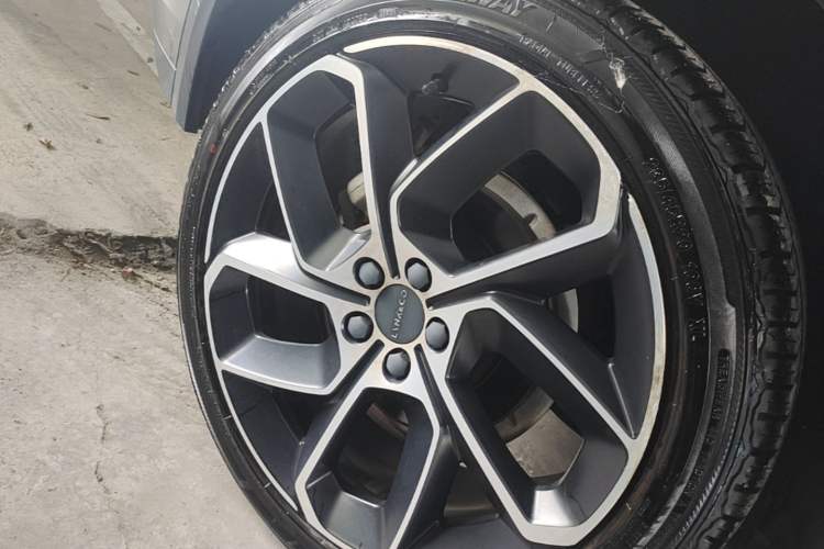Used Lynk & Co 05 2020 2.0TD Two-Wheel Drive Shine Halo Right Rear Wheel Hub