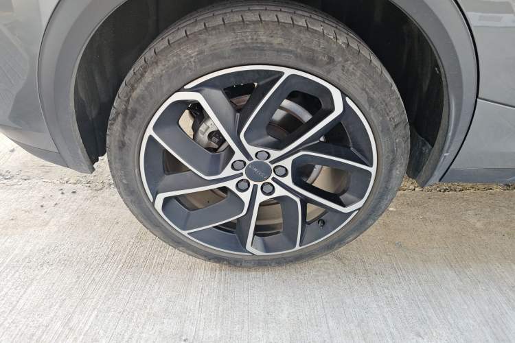 Used Lynk & Co 05 2020 2.0TD Two-Wheel Drive Shine Halo Right Rear Wheel Hub