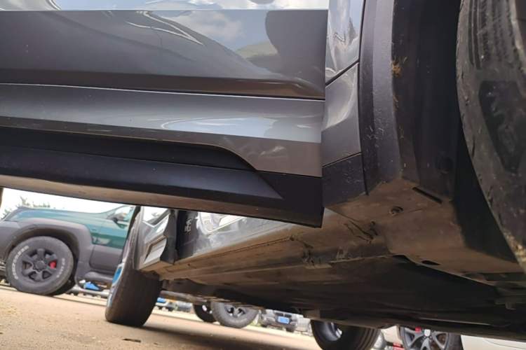 Used Lynk & Co 05 2020 2.0TD Two-Wheel Drive Shine Halo Right Side Sill