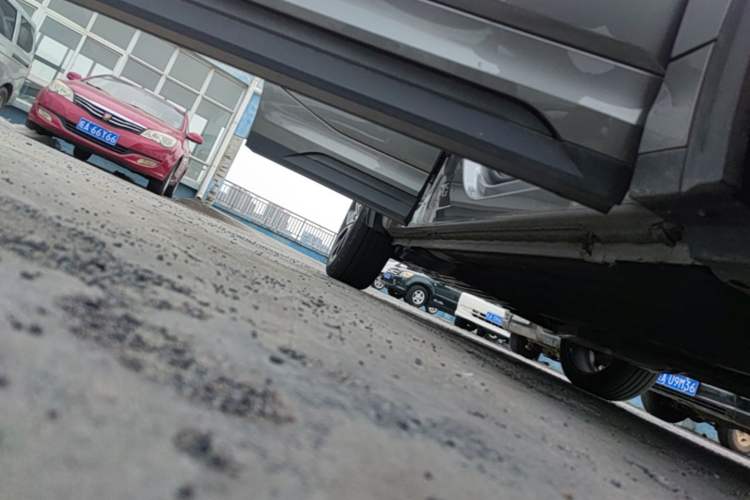 Used Lynk & Co 05 2020 2.0TD Two-Wheel Drive Shine Halo Right Side Sill