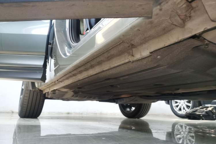 Used Lynk & Co 05 2020 2.0TD Two-Wheel Drive Shine Halo Right Side Sill