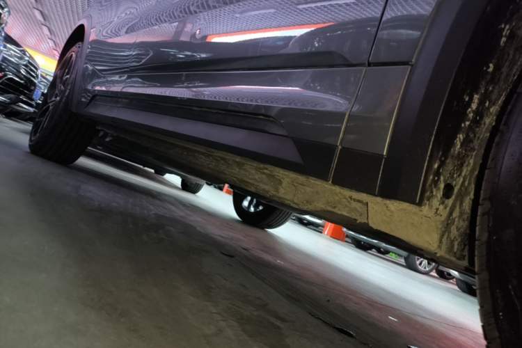 Used Lynk & Co 05 2020 2.0TD Two-Wheel Drive Shine Halo Right Side Sill